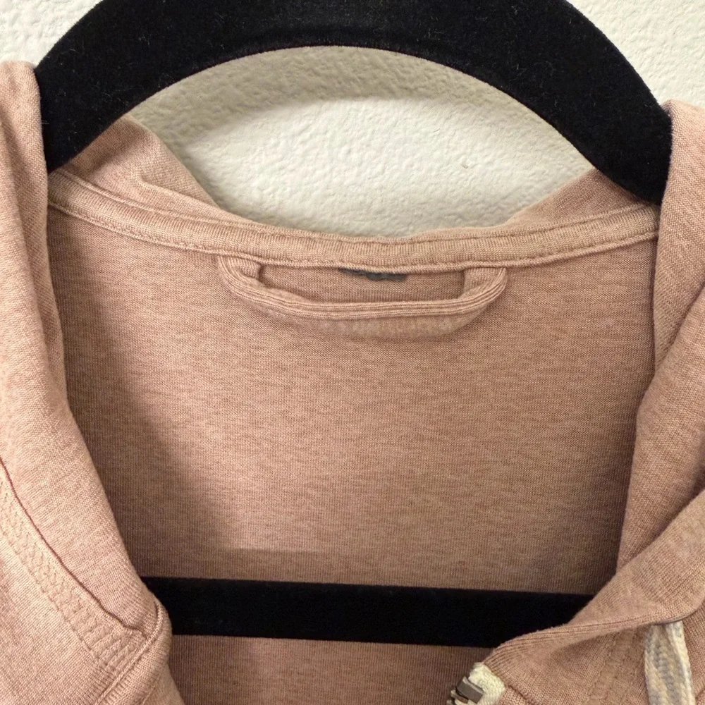 Vuori Halo Performance Hoodie - Light Mauve - Picture 2 of 5